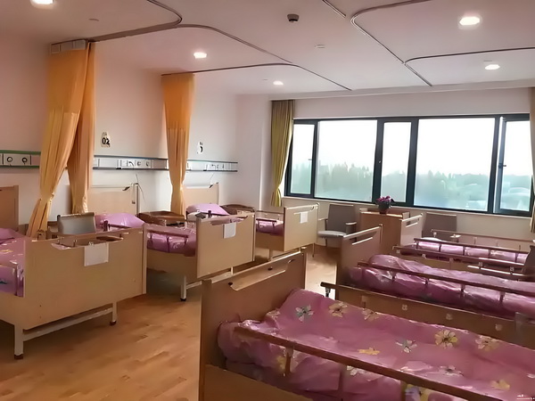 2025深圳落户细则_变态男躲女神床下，尺度生猛的日本电影！ 变态男躲女本电影毕天