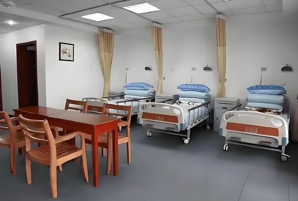 2025深圳落户细则_变态男躲女神床下，尺度生猛的日本电影！ 变态男躲女本电影毕天